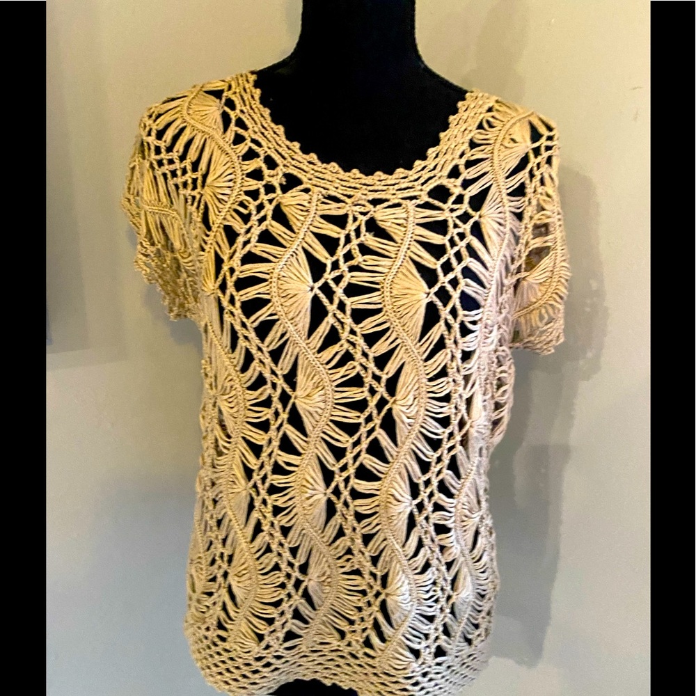 EUC Metric Crocheted Short Sleeve Top in Neutral Taupe